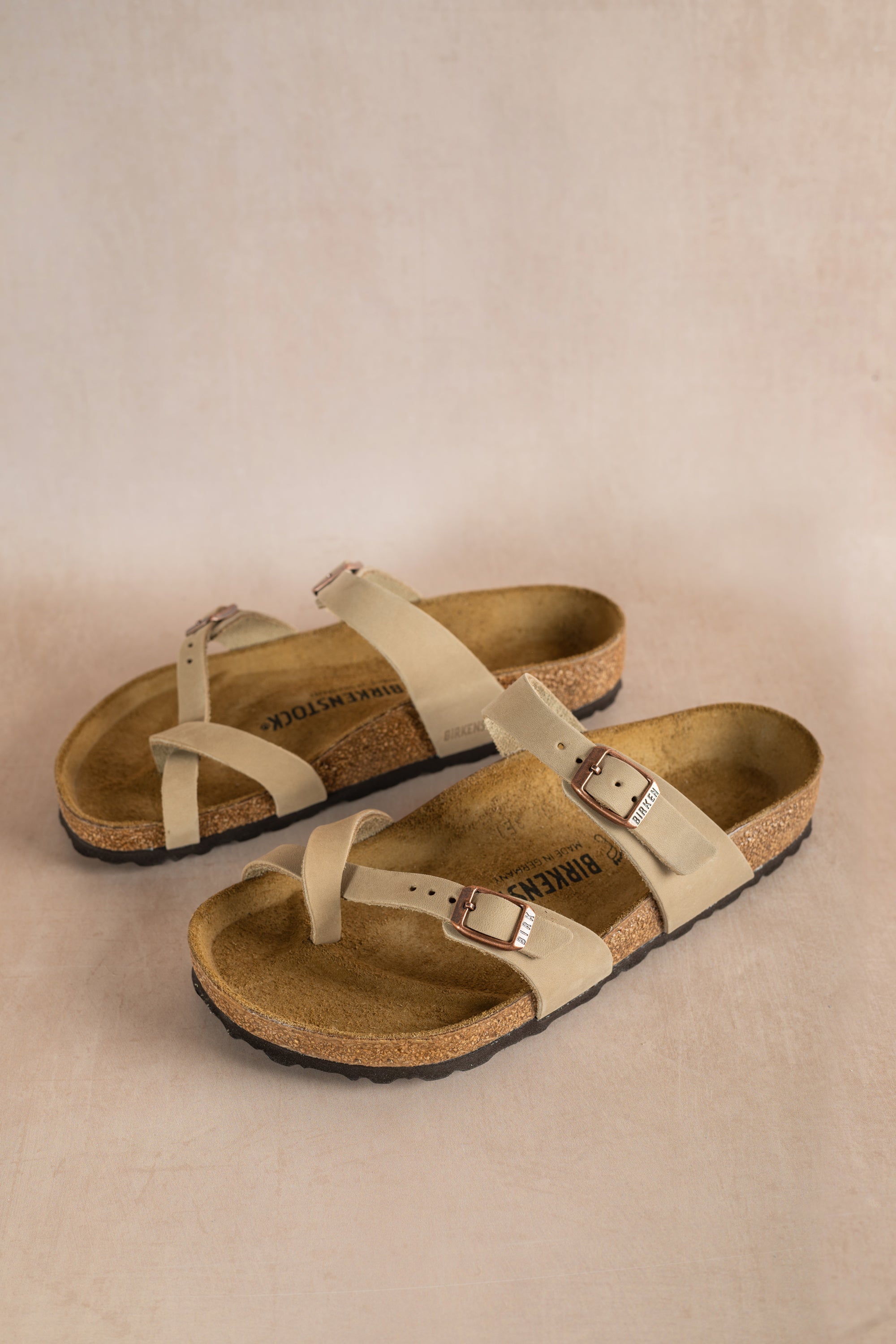 birkenstock tobacco mayari Oiled Leather and deep heel cup combine to align your foot naturally for even weight distribution and proper support. Birkenstock Mayari Vegan - Womens
